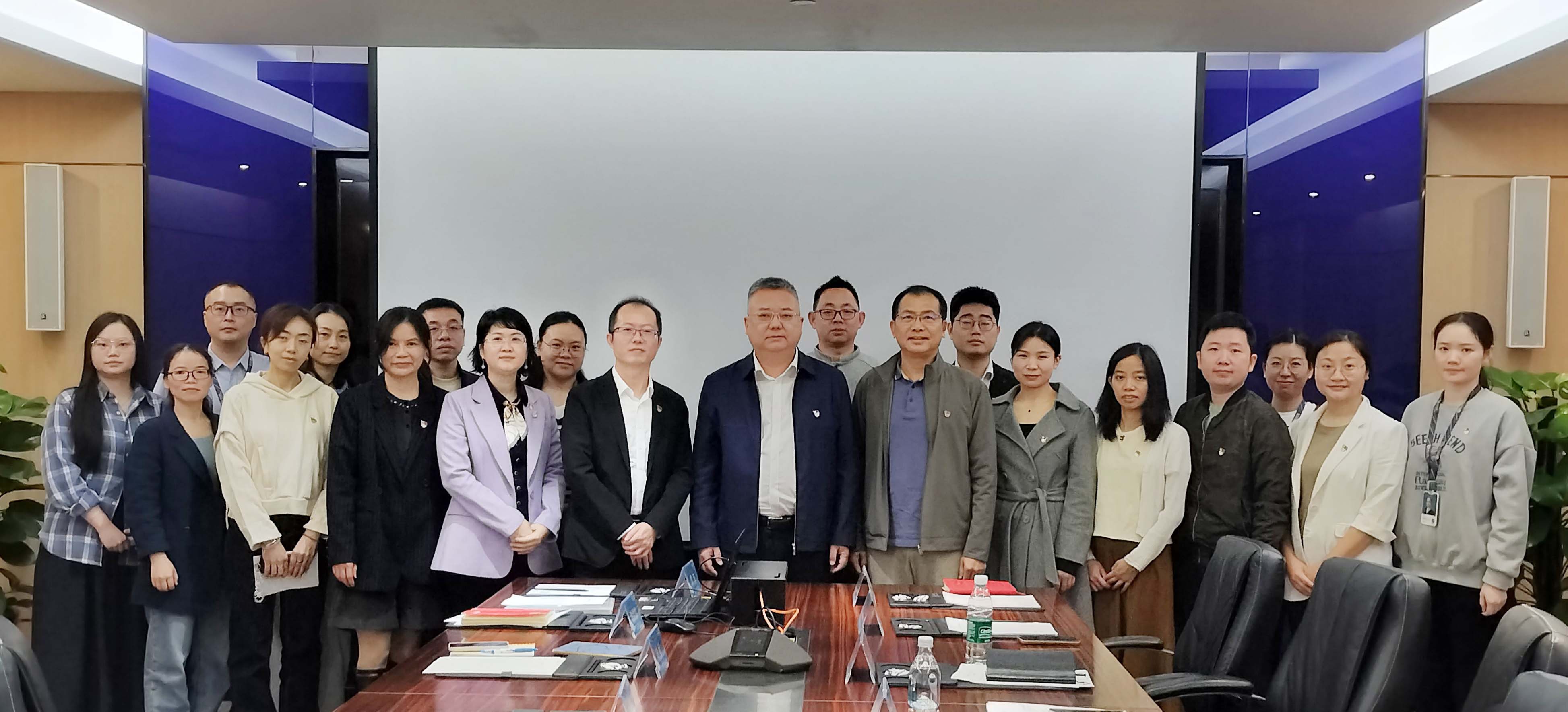 李程任深圳市jinnianhui今年会供应链股份有限公司党委书记，钟志华任党委副书记、纪委书记